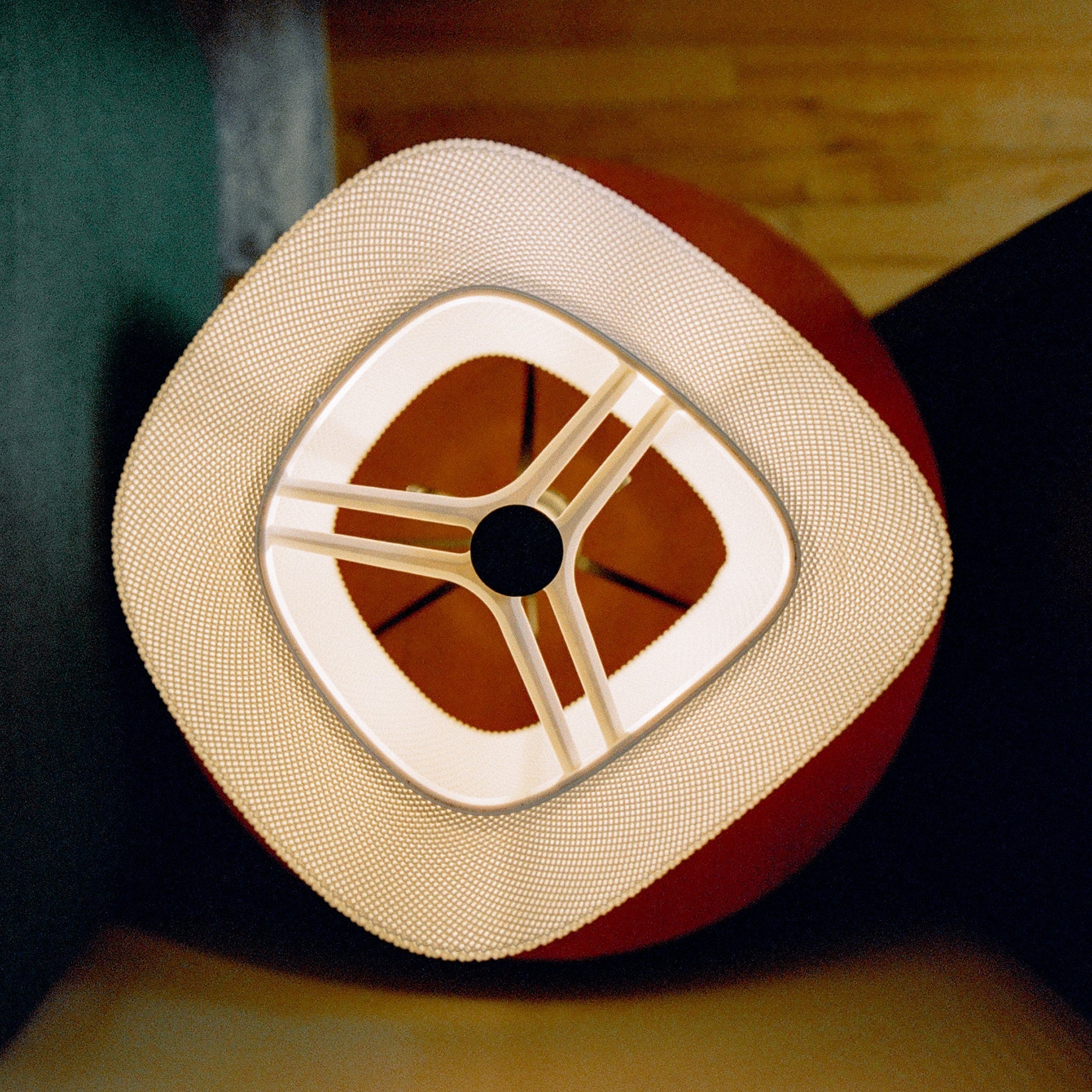 Lampe Arcas imprimée en 3D avec effet translucide – design artistique unique pour un éclairage intérieur moderne