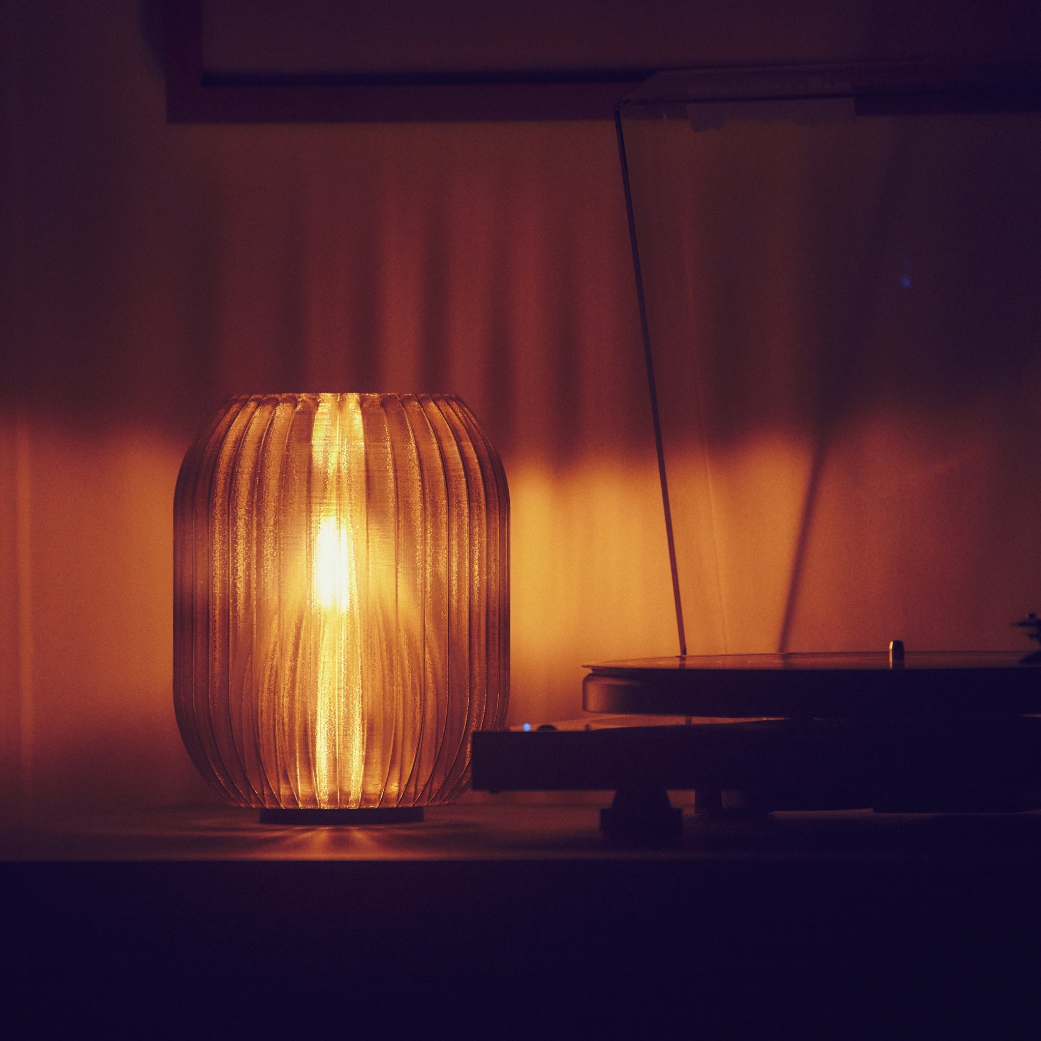 Lampe Allium – suspension et applique en forme d’oignon imprimée en 3D avec finition mate et transparente