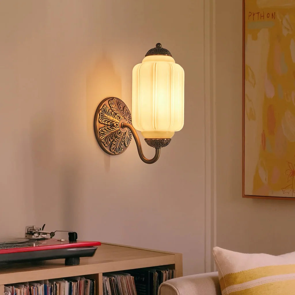 Applique murale élégante en verre opalin – lampe murale pour éclairage d’ambiance dans le salon, le couloir ou la chambre