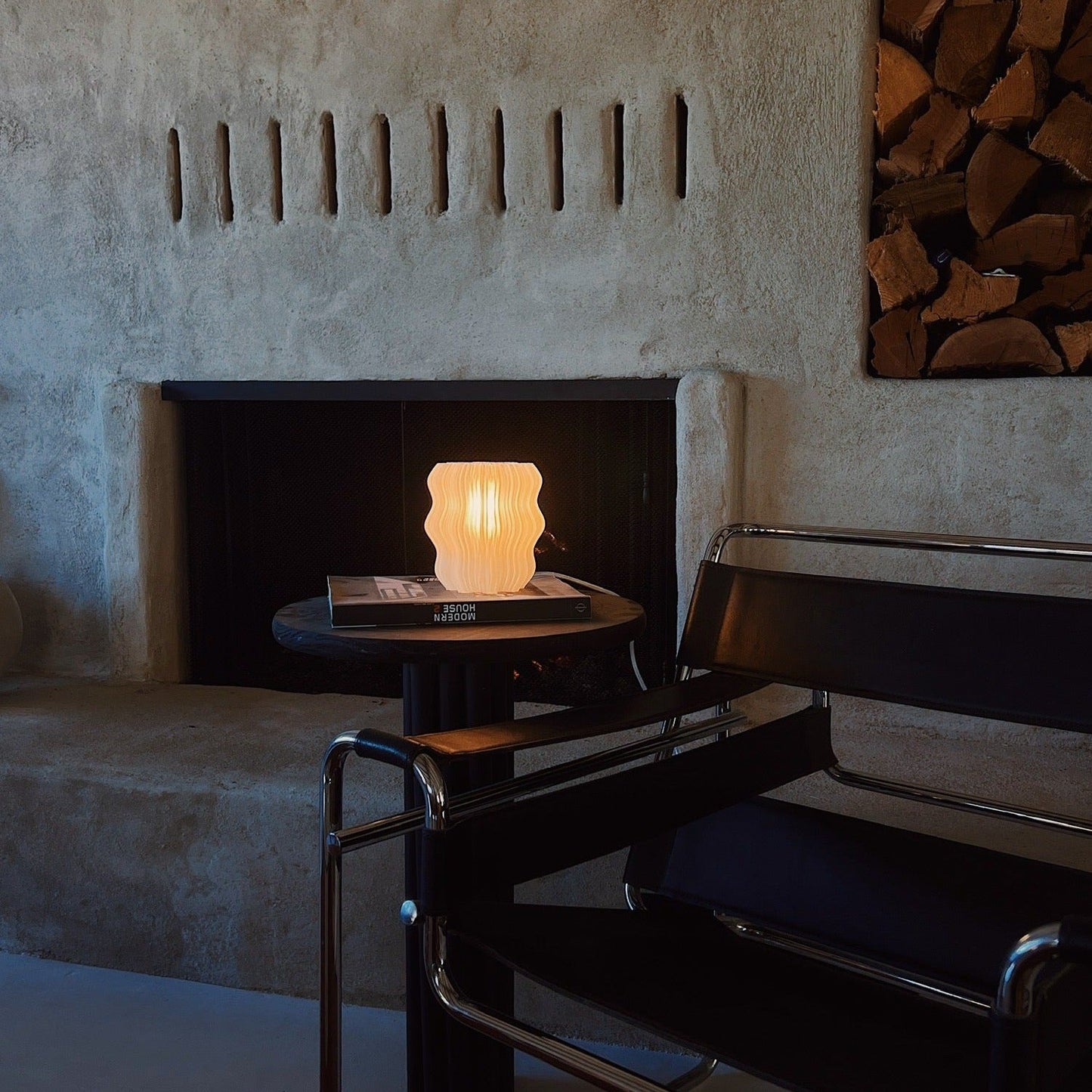 Mini Wavy Cordless Table Lamp – Stylish Bedside Lamp, Sculptural Accent Light for Small Spaces